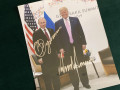 Фотография с автографами Владимира Путина и Дональда Трампа