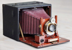 Старинная фотокамера на фотопластинках "Поко"