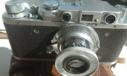 Старинный плёночный фотоаппарат «ФЭД».