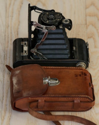 Старинная фотокамера "EASTMAN KODAK" в оригинальном футляре