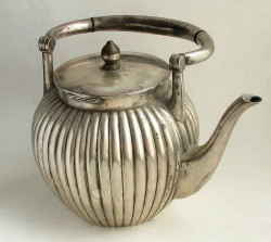 Чайник серебряный