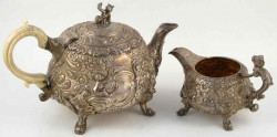 Чайник и сливочник серебряный