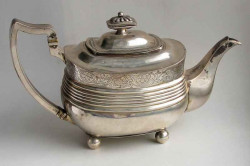 Чайник серебряный