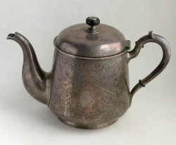 Чайник серебряный