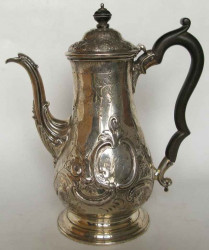 Кофейник старинный серебряный