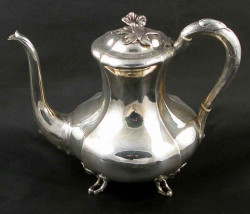 Кофейник старинный серебряный