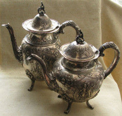 Кофейник и чайник из серебра
