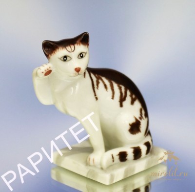 Старинная фарфоровая статуэтка кот "Мурзик"
