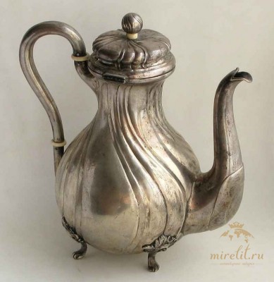 Кофейник старинный серебряный