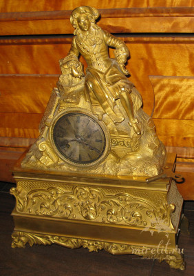 Часы каминные бронзовые