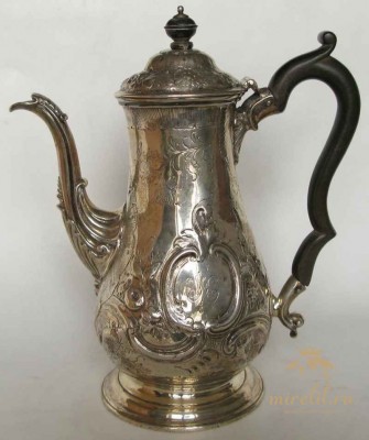 Кофейник старинный серебряный