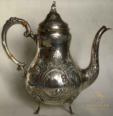 Кофейник старинный серебряный