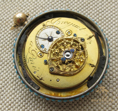 Часы карманные диаметр 39 мм золото, камни Франция, подписаны BREGUET A PARIS конец XVIIIв. начало ХIX в. 35.8 грамма. Соскочила цепь , сорвана пружина,баланс рабочий.