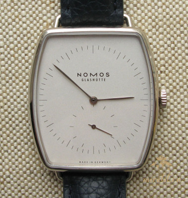 Наручные часы Nomos Lux