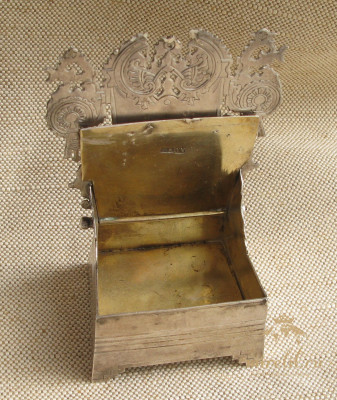 Солонка массивная, трон, стульчик, серебро 84 проба, 101,2грамма, 1894г., Россия, Кострома, Лонгин Сорокин, 105мм высота, 72мм ширина, есть деффекты на фото показаны.