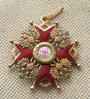 Знак ордена Святого Станислава 3й степени, 40.3х43.3мм, золото 56 проба Россия, Санктъ-Петербург, Альберт Кейбель 10.45 грамма конец 19-начало 20 века.