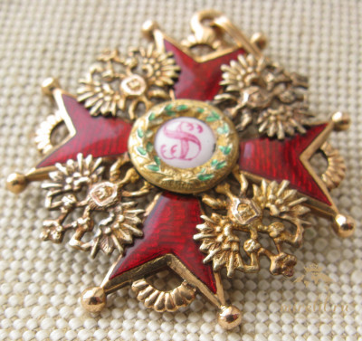 Знак ордена Святого Станислава 3й степени, 40.3х43.3мм, золото 56 проба Россия, Санктъ-Петербург, Альберт Кейбель 10.45 грамма конец 19-начало 20 века.